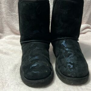 Navy/black Camo size 8 Ugg boots